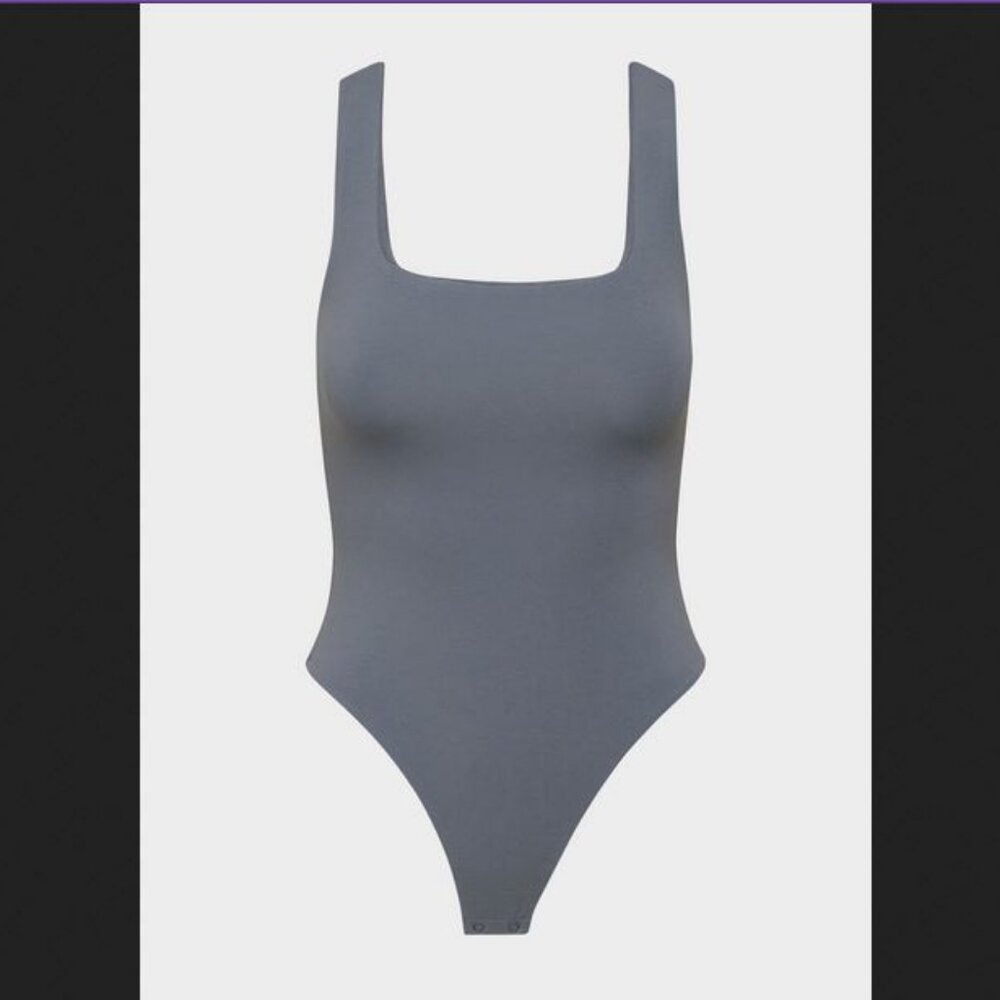 🥬NWOT Aritzia Babaton Contour Second-skin Squareneck Sleeveless Bodysuit Gray